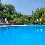 Apartmán Zora S Bazenom Sa Slanom Vodom - Nova Sezona! Mostar