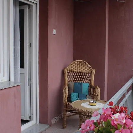 Zora S Bazenom Sa Slanom Vodom - Nova Sezona! * موستار