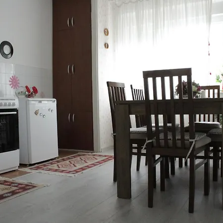 Apartment Zora S Bazenom Sa Slanom Vodom - Nova Sezona! Mostar