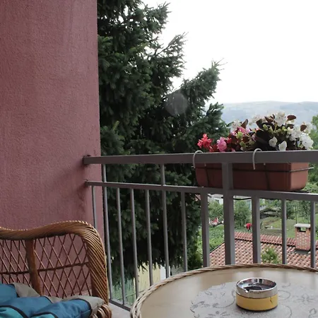 Zora S Bazenom Sa Slanom Vodom - Nova Sezona! موستار