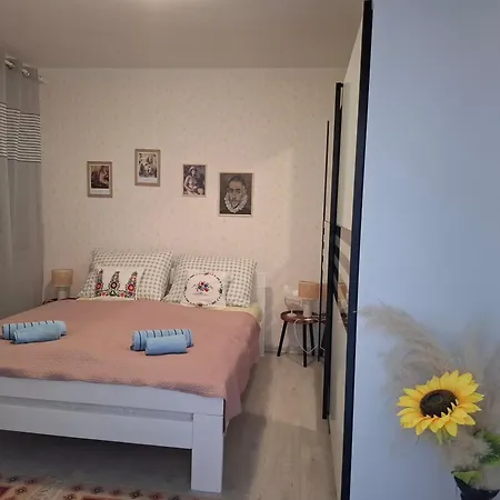 Zora S Bazenom Sa Slanom Vodom - Nova Sezona! موستار