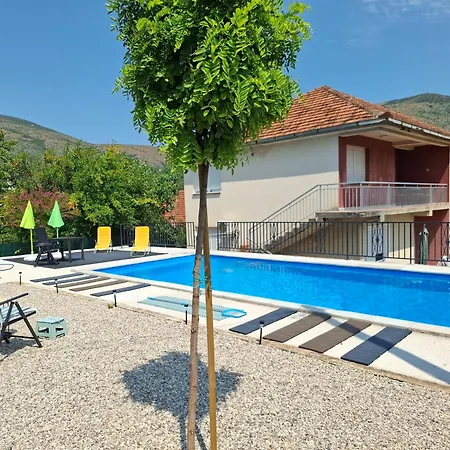 Zora S Bazenom Sa Slanom Vodom - Nova Sezona! Apartment Mostar