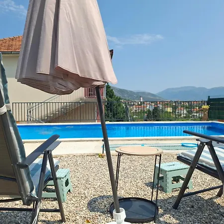 Zora S Bazenom Sa Slanom Vodom - Nova Sezona! Διαμέρισμα Μόσταρ