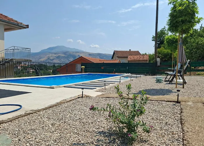 Zora S Bazenom Sa Slanom Vodom - Nova Sezona! * Mostar