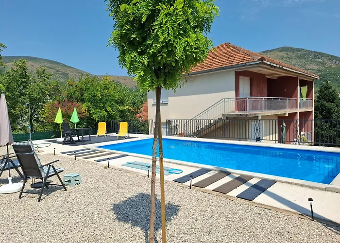 Zora S Bazenom Sa Slanom Vodom - Nova Sezona! Apartamento Mostar